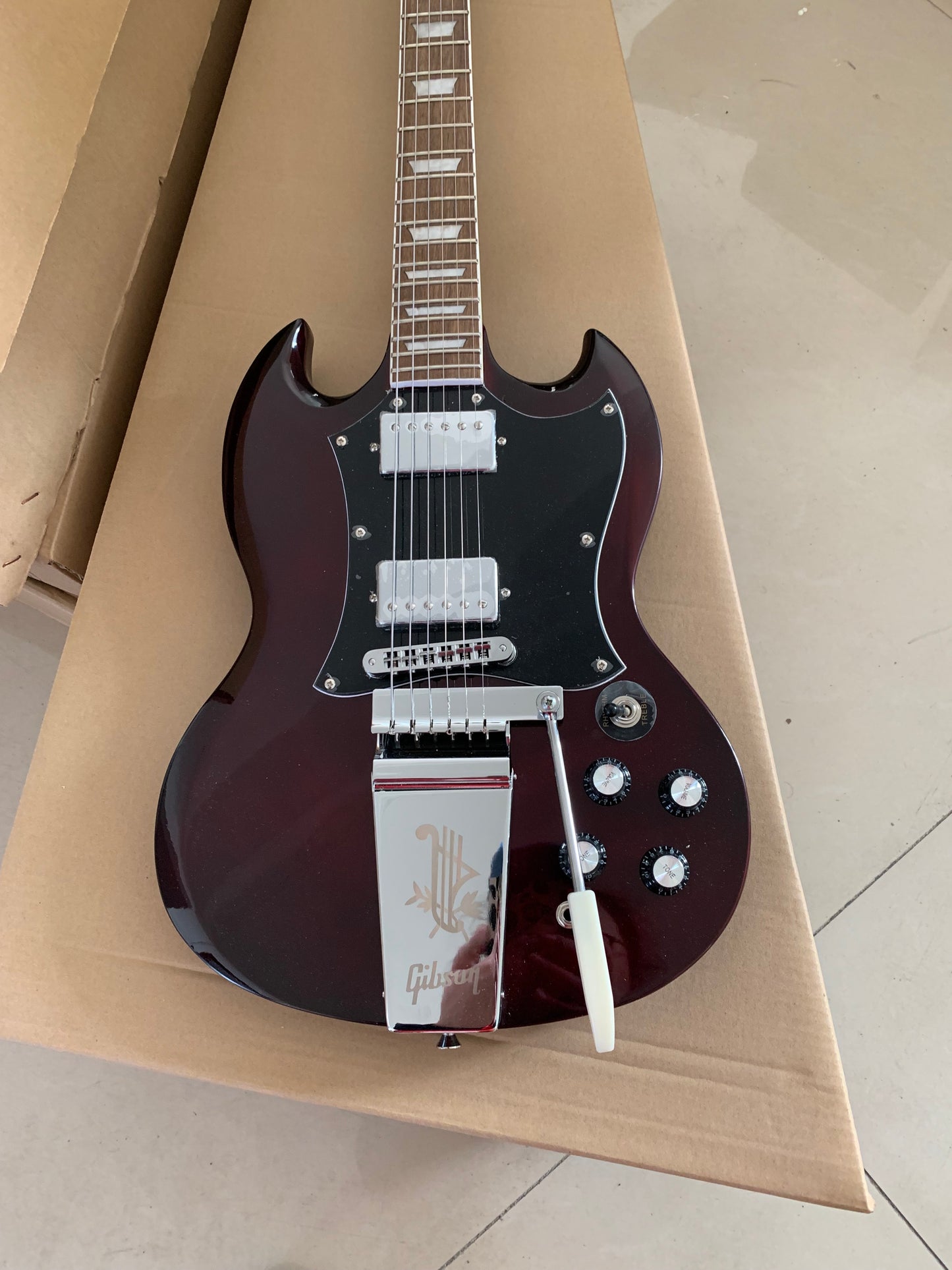 Gibson Sg Custom Shop Angus Young Wine Red Vibrola Chinese Replica